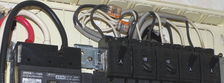ワゴ差込コネクターの配線盤内の使用例
